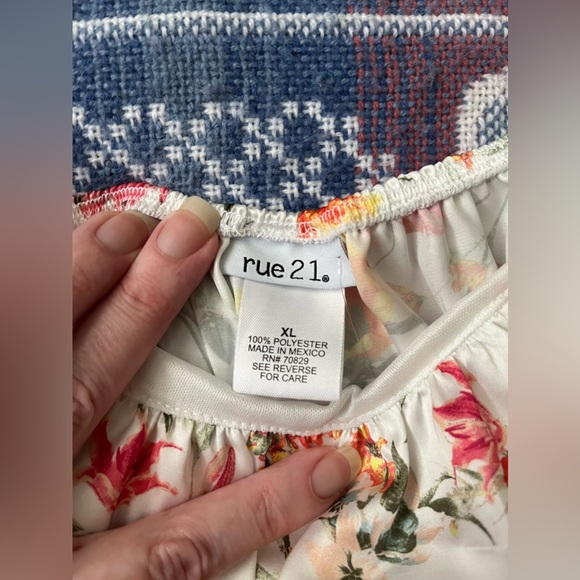 Floral Crop Shirt - Picture 2 of 4